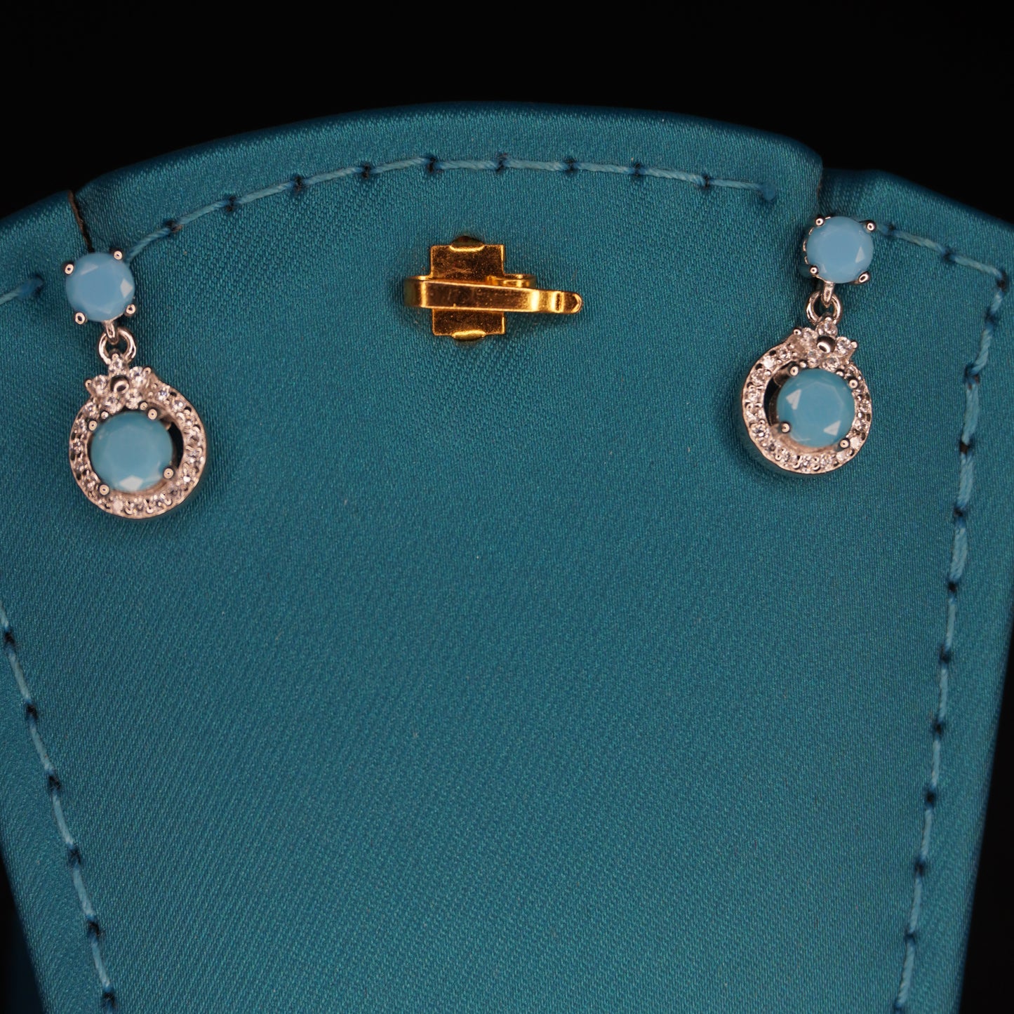 Blue stone with round shaped drops