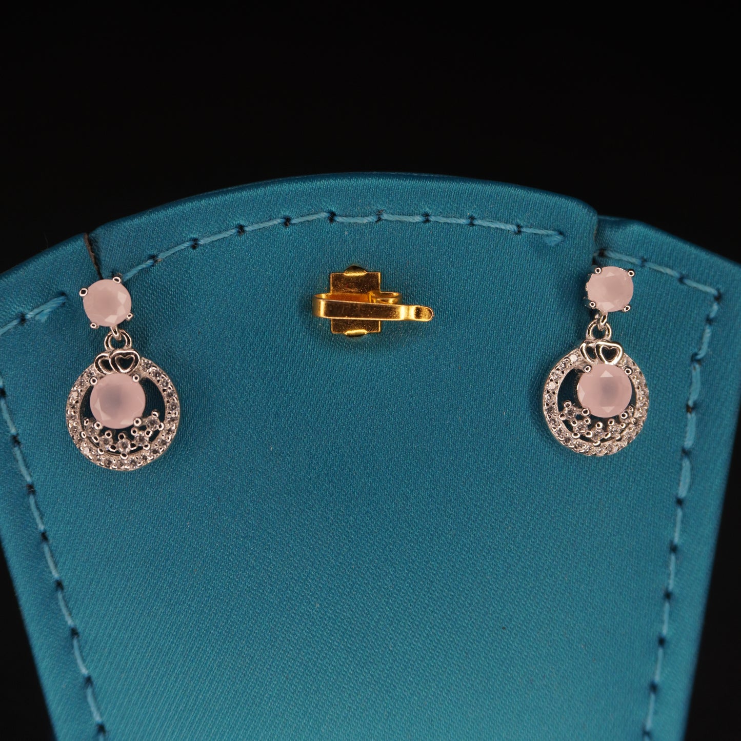 Light pearl stone with round shaped drops