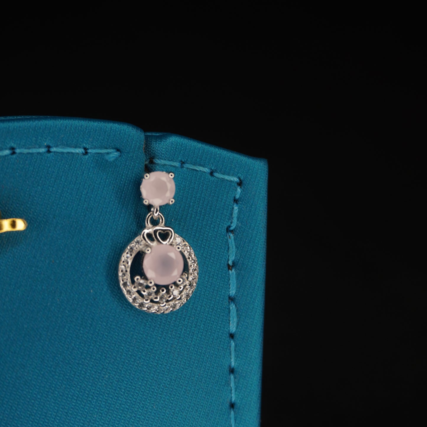 Light pearl stone with round shaped drops