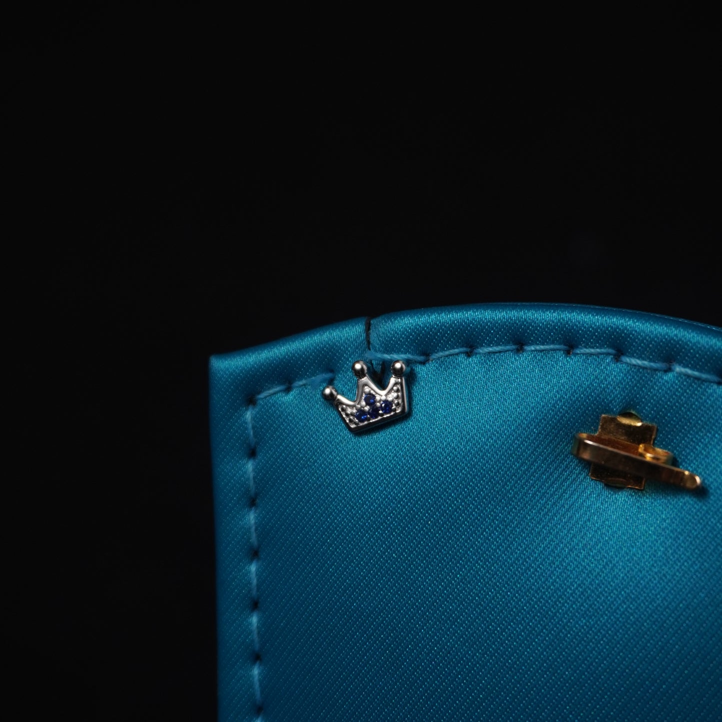 Crown stud