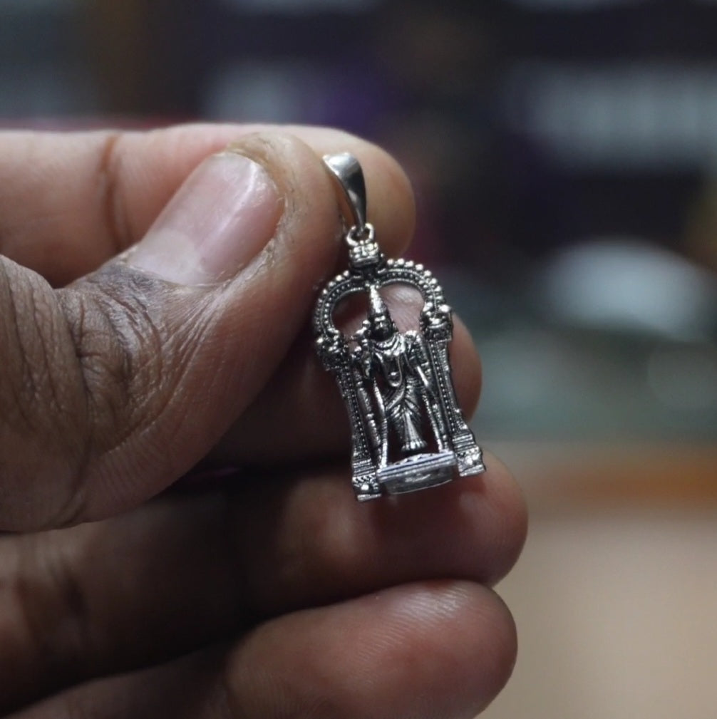 meeankshi statue with thiruvachi