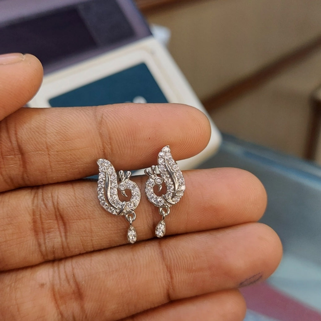 White stoned annam stud
