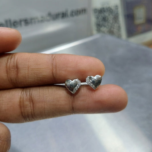 Heart in shaped side stone