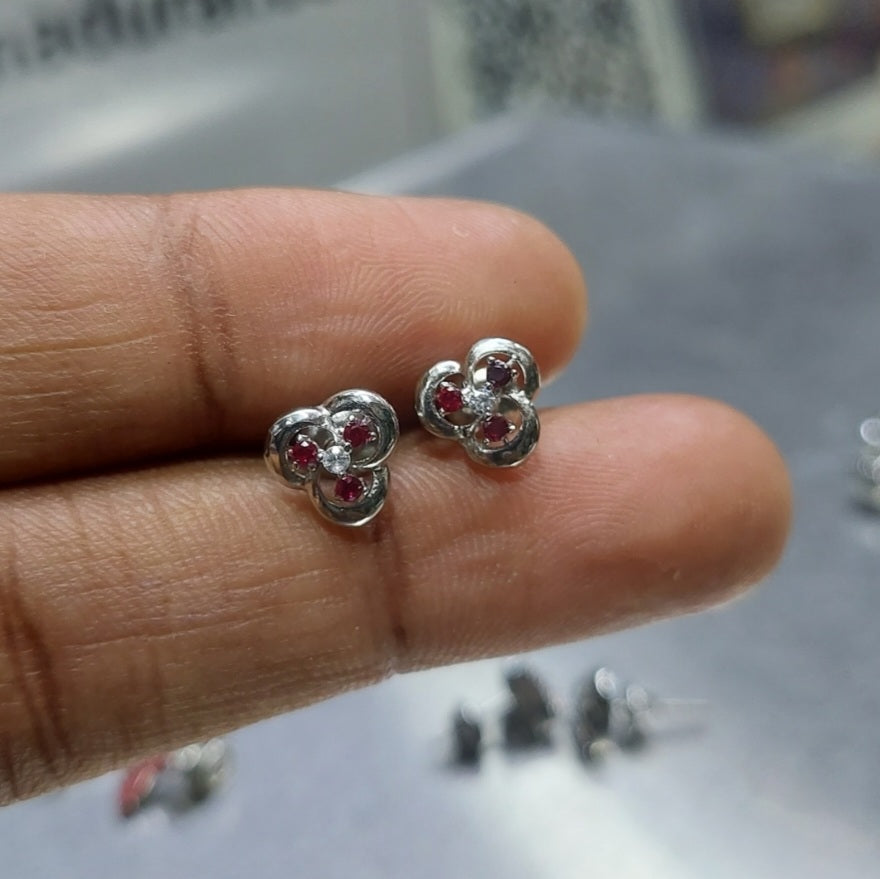 Red stone three cicle stud