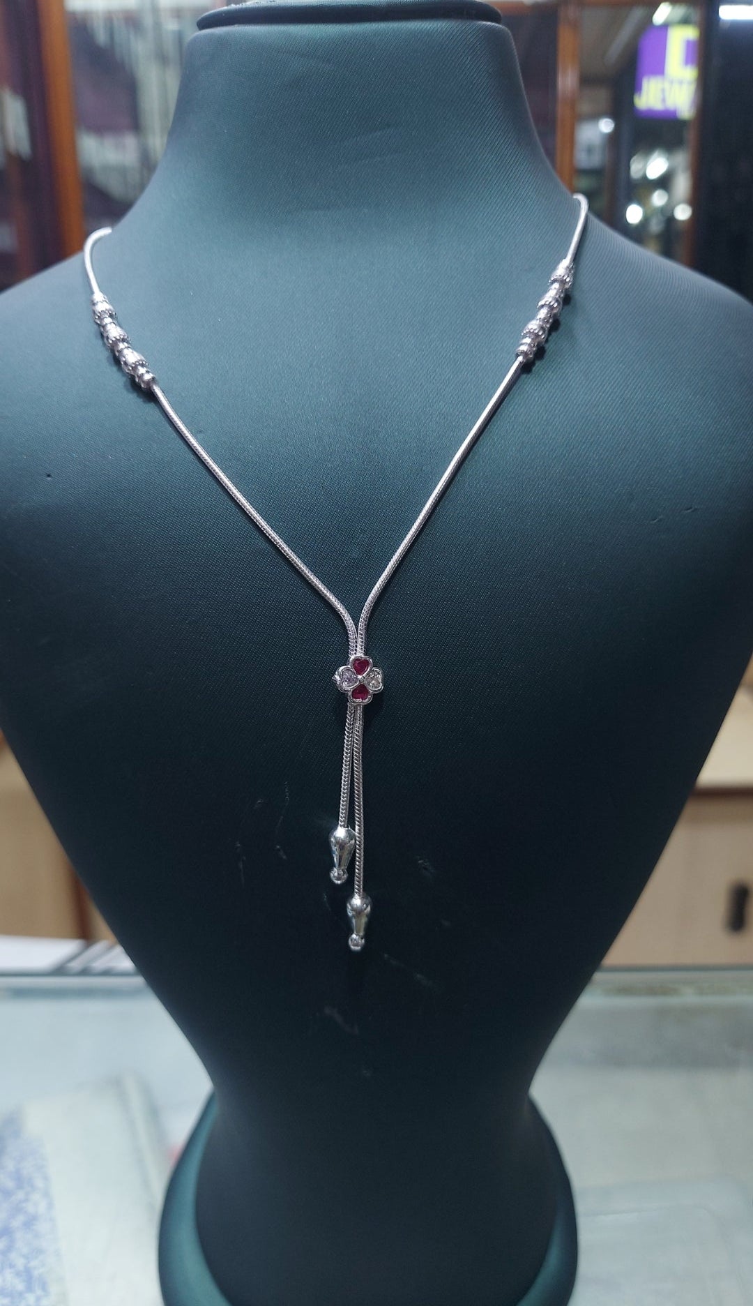 Red stoned three circle tokyo chain