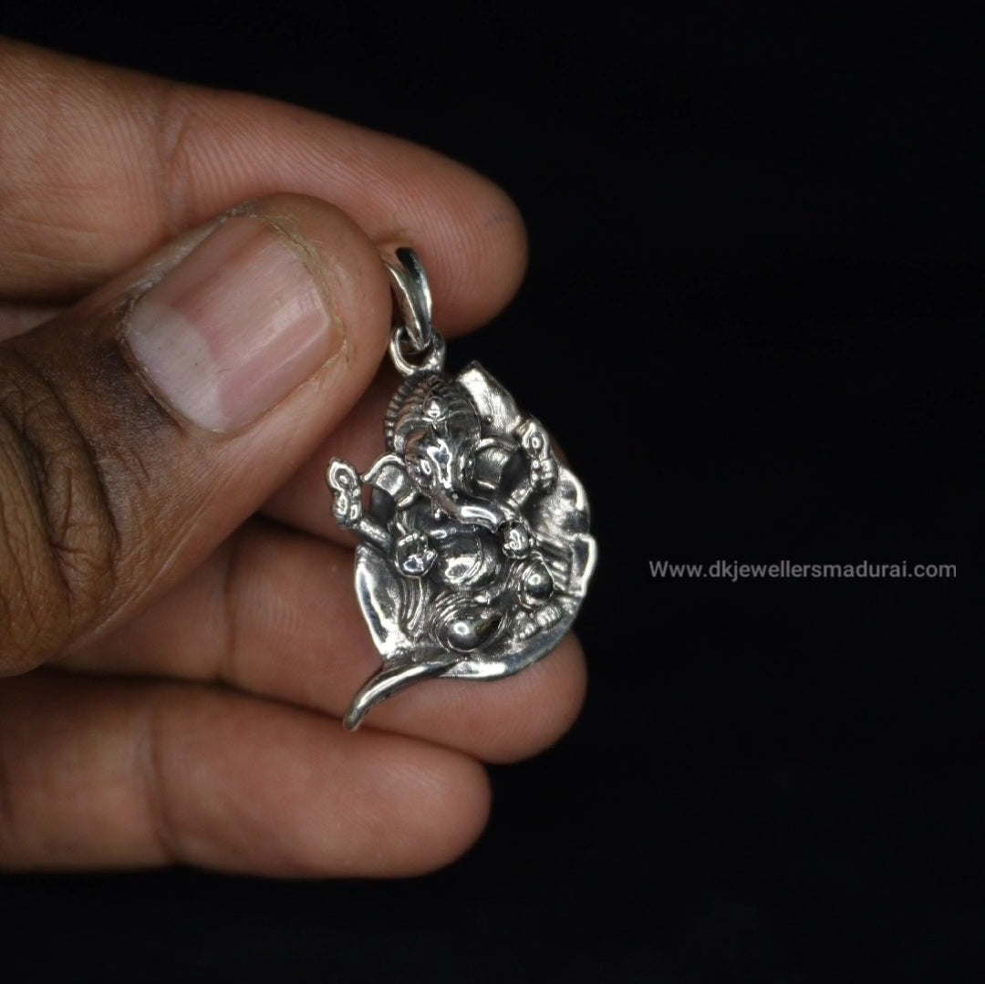 VINAYAGAR DOLLAR (GANESHA)