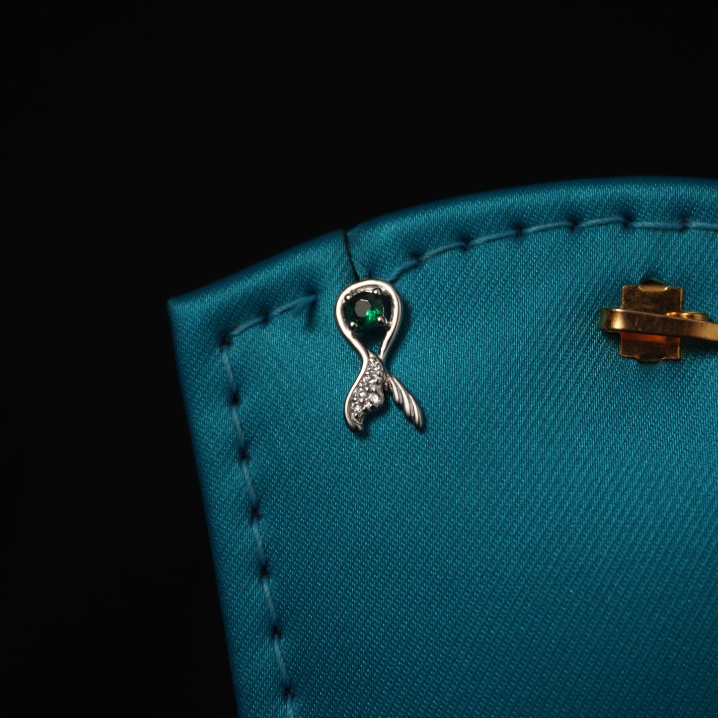 Emerald stone stud
