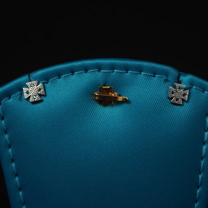 Flower pattern with small emerald stone stud
