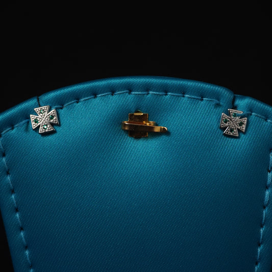 Flower pattern with small emerald stone stud