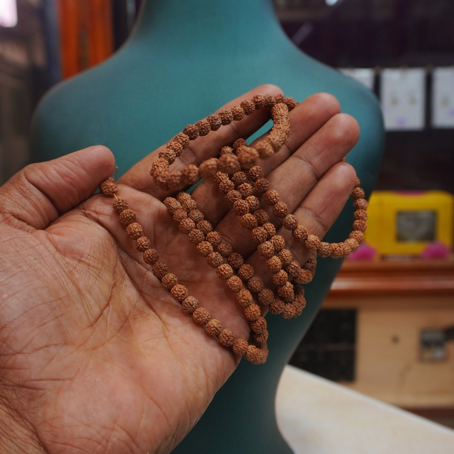 Ruthracham `6mm 214 beads